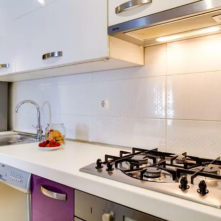 Charming And Sweet Vito In Apartment Pula